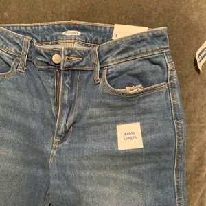 Old Navy Cropped Jean - Ankle length in dark wash